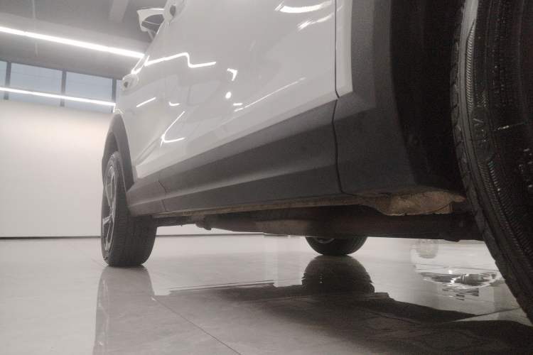 Used Lynk & Co 06 EM-P 2023 1.5T Remix PHEV Pro Right Side Sill