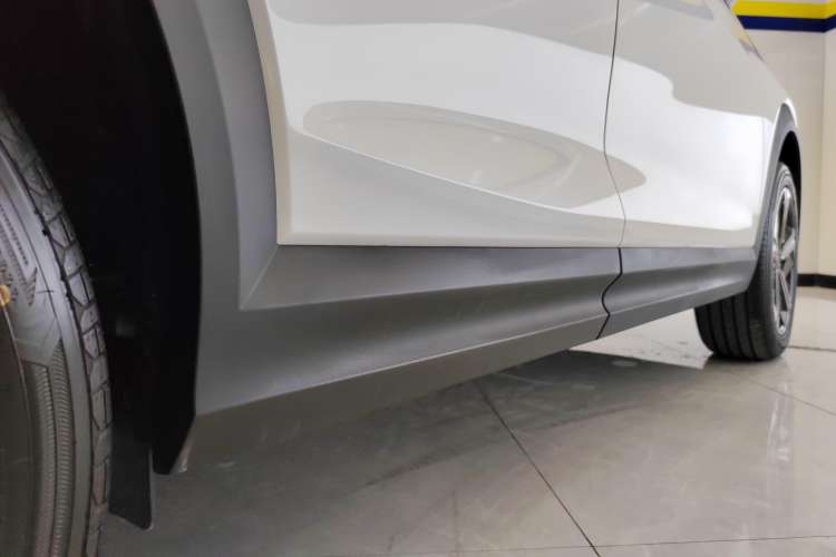 Used Lynk & Co 06 EM-P 2023 EM-P 56 Standard Range Pro Right Side Sill