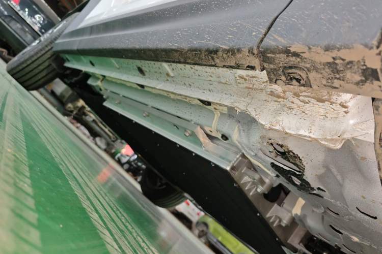 Used Lynk & Co 06 EM-P 2023 EM-P 56 Standard Range Pro Right Side Sill