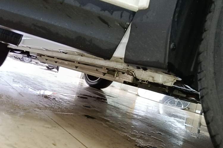 Used Lynk & Co 06 EM-P 2023 EM-P 126 Long-Range Halo Right Side Sill