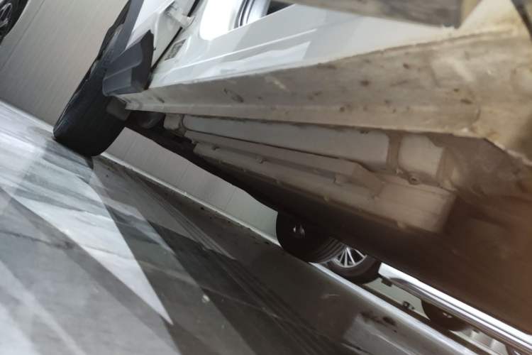Used Lynk & Co 06 EM-P 2023 EM-P 56 Standard Range Pro Right Side Sill