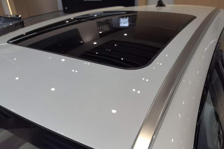 Used Lynk & Co 06 EM-P 2023 EM-P 56 Standard Range Pro Roof