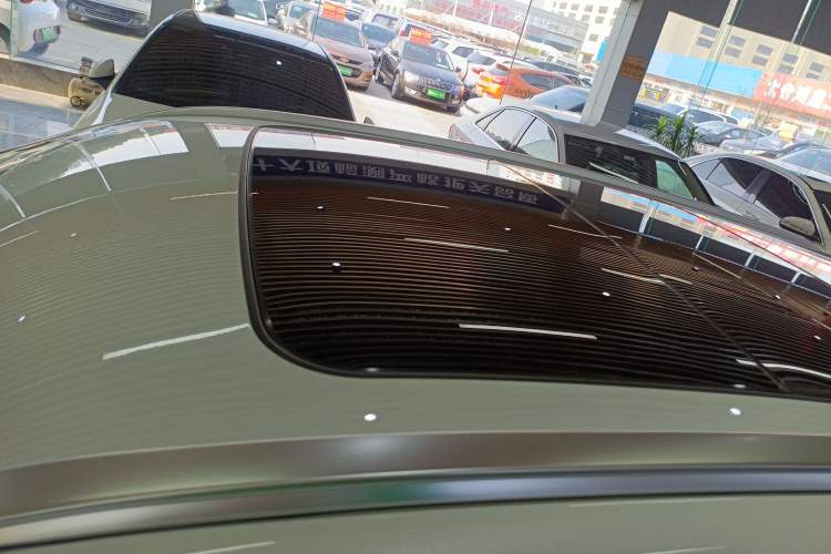 Used Lynk & Co 06 EM-P 2023 EM-P 56 Standard Range Pro Roof