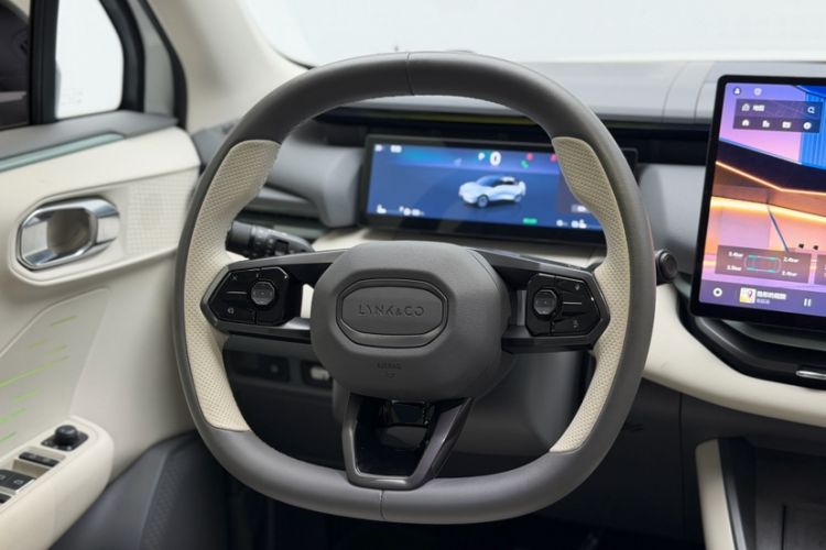 Used Lynk & Co 06 EM-P 2023 EM-P 126 Long-Range Halo Steering Wheel