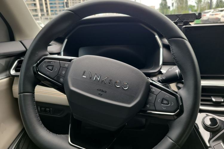 Used Lynk & Co 06 EM-P 2023 1.5T Remix PHEV Pro Steering Wheel