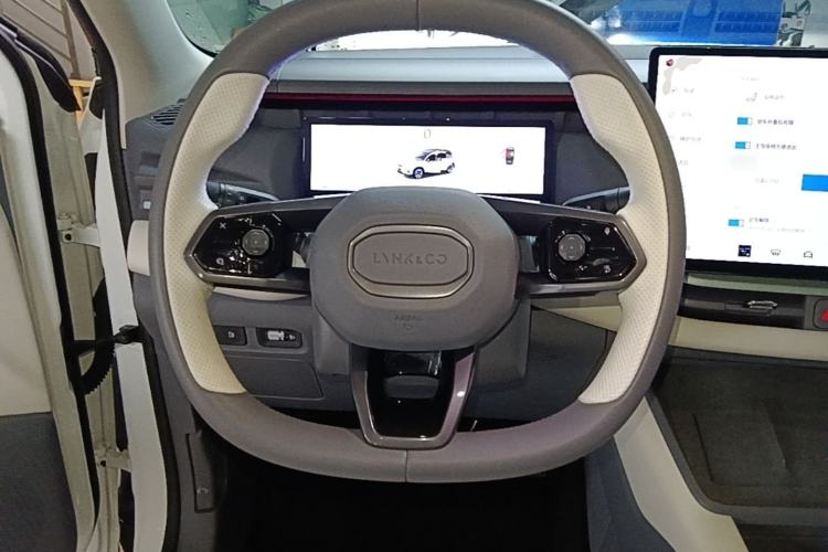 Used Lynk & Co 06 EM-P 2023 EM-P 126 Long-Range Halo Steering Wheel