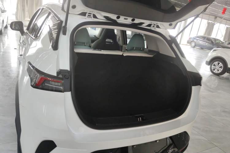 Used Lynk & Co 06 EM-P 2023 EM-P 56 Standard Range Pro Trunk