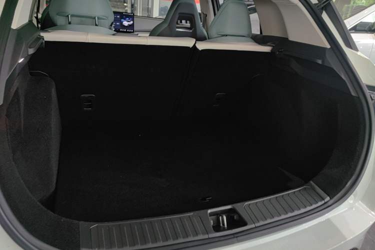 Used Lynk & Co 06 EM-P 2023 EM-P 56 Standard Range Pro Trunk
