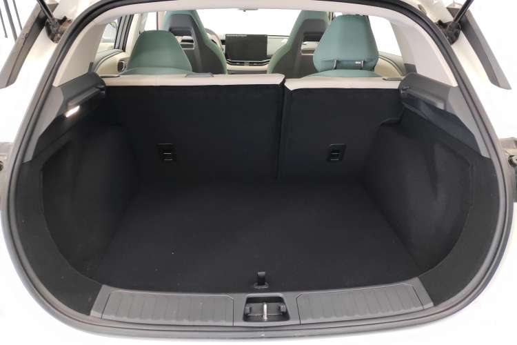 Used Lynk & Co 06 EM-P 2023 EM-P 56 Standard Range Pro Trunk