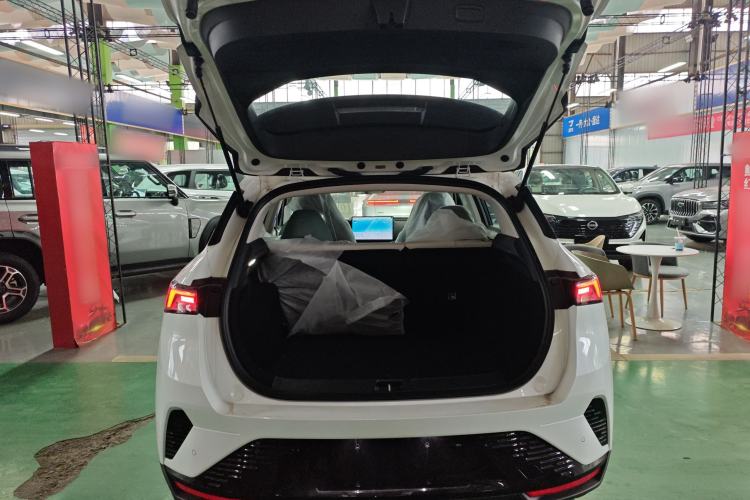 Used Lynk & Co 06 EM-P 2023 EM-P 56 Standard Range Pro Trunk