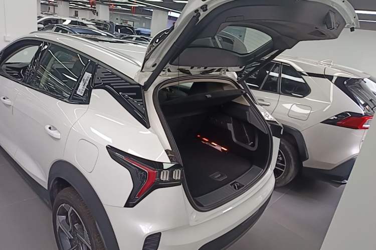 Used Lynk & Co 06 EM-P 2023 1.5T Remix PHEV Pro Trunk