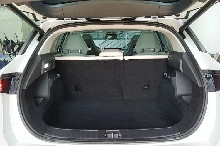 Used Lynk & Co 06 EM-P 2023 EM-P 126 Long-Range Halo Trunk