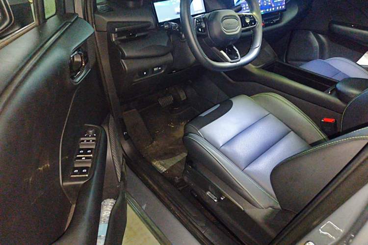 Used Lynk & Co 06 EM-P 2024 EM-P 126 Long-Range Max Driver Seat