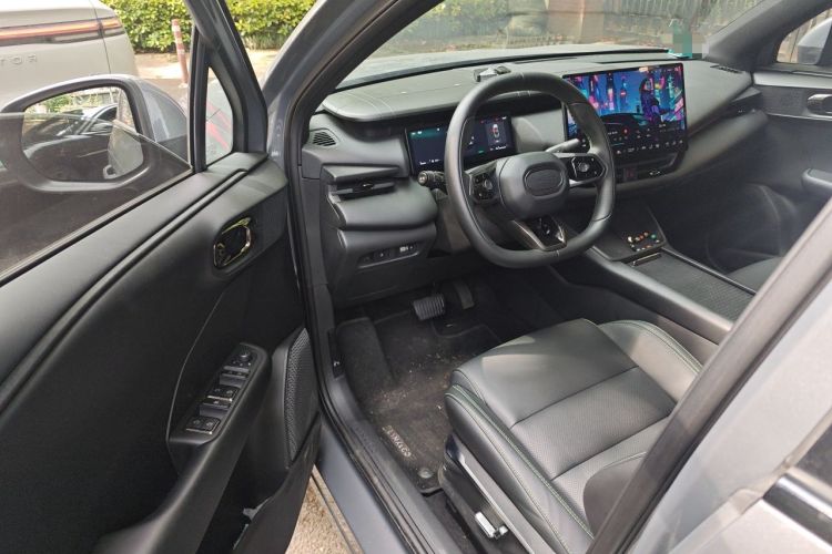 Used Lynk & Co 06 EM-P 2024 EM-P 126 Long-Range Max Driver Seat