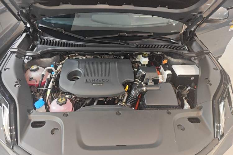 Used Lynk & Co 06 EM-P 2024 EM-P 126 Long-Range Max Engine Bay