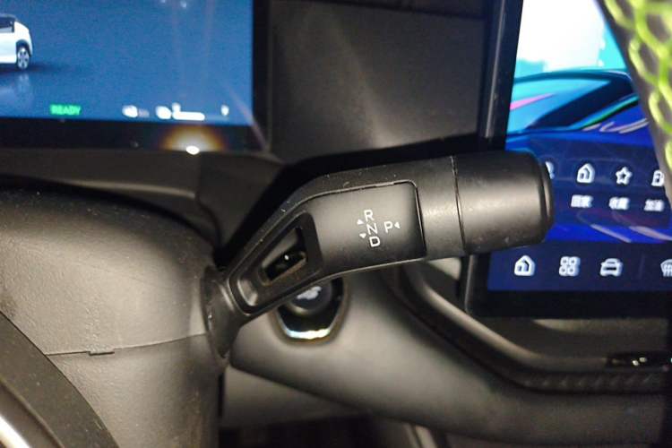 Used Lynk & Co 06 EM-P 2024 EM-P 126 Long-Range Max Gear Lever