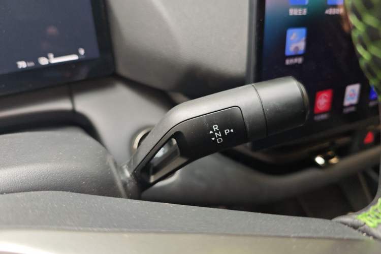 Used Lynk & Co 06 EM-P 2024 EM-P 126 Long-Range Max Gear Lever