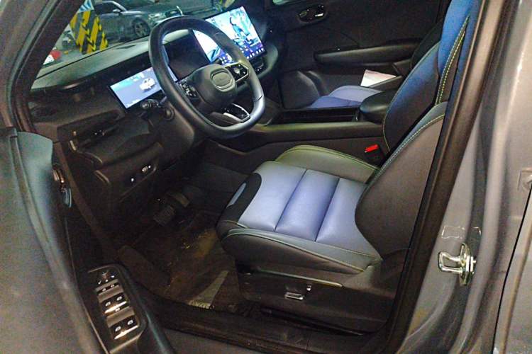 Used Lynk & Co 06 EM-P 2024 EM-P 126 Long-Range Max Left Front Seat