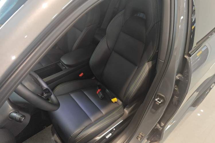 Used Lynk & Co 06 EM-P 2024 EM-P 126 Long-Range Max Left Front Seat