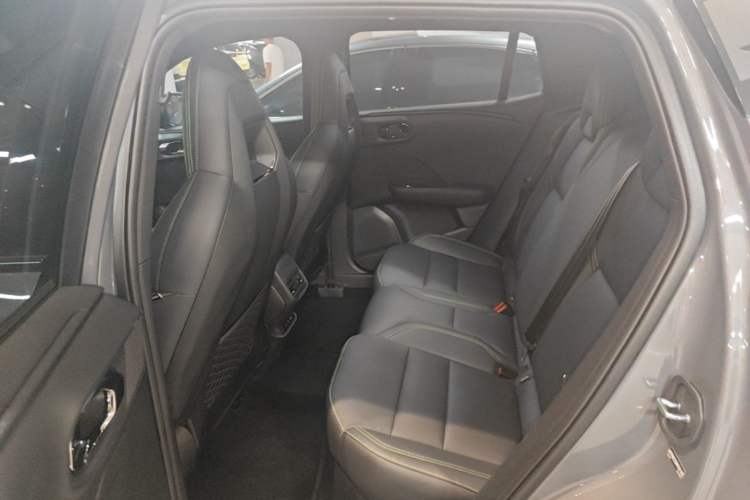 Used Lynk & Co 06 EM-P 2024 EM-P 126 Long-Range Max Left Rear Seat