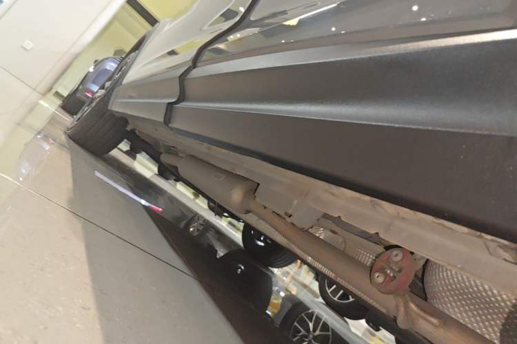 Used Lynk & Co 06 EM-P 2024 EM-P 126 Long-Range Max Left Side Sill