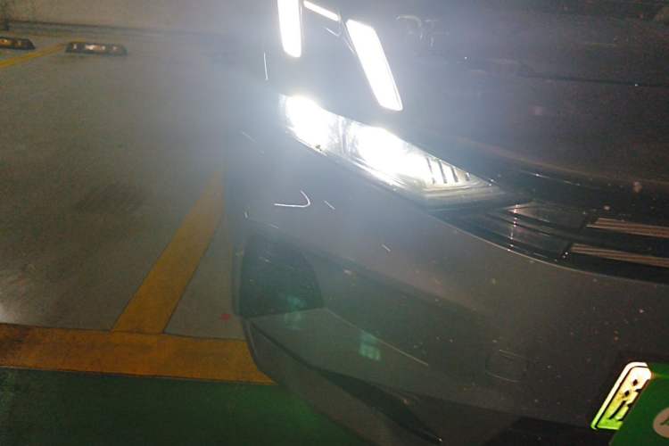 Used Lynk & Co 06 EM-P 2024 EM-P 126 Long-Range Max Right Front Headlight