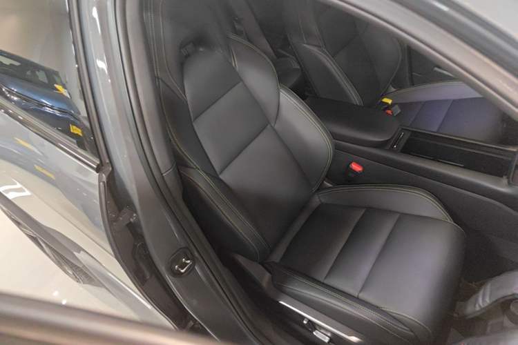 Used Lynk & Co 06 EM-P 2024 EM-P 126 Long-Range Max Right Front Seat