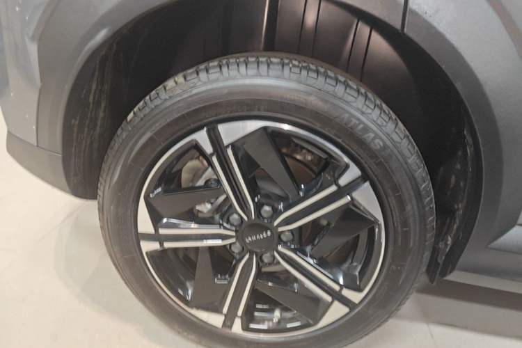 Used Lynk & Co 06 EM-P 2024 EM-P 126 Long-Range Max Right Rear Wheel Hub