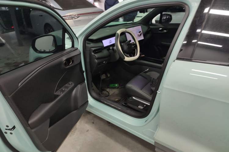 Used Lynk & Co 06 EM-P 2024 EM-P 126 Long-Range Max Driver Seat