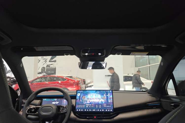 Used Lynk & Co 06 EM-P 2024 EM-P 126 Long-Range Max Headliner