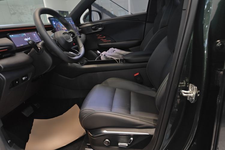 Used Lynk & Co 06 EM-P 2024 EM-P 126 Long-Range Max Left Front Seat