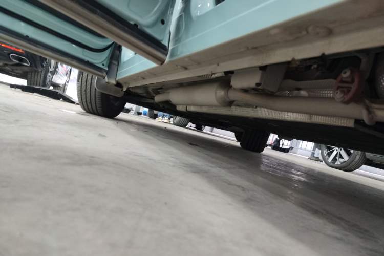 Used Lynk & Co 06 EM-P 2024 EM-P 126 Long-Range Max Left Side Sill