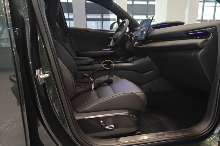 Used Lynk & Co 06 EM-P 2024 EM-P 126 Long-Range Max Right Front Seat