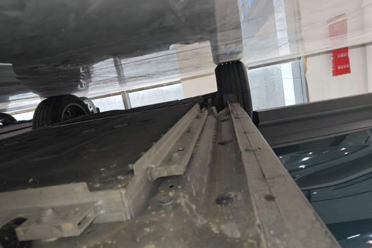 Used Lynk & Co 06 EM-P 2024 EM-P 126 Long-Range Max Right Side Sill