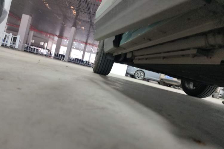 Used Lynk & Co 06 EM-P 2024 EM-P 126 Long-Range Max Right Side Sill