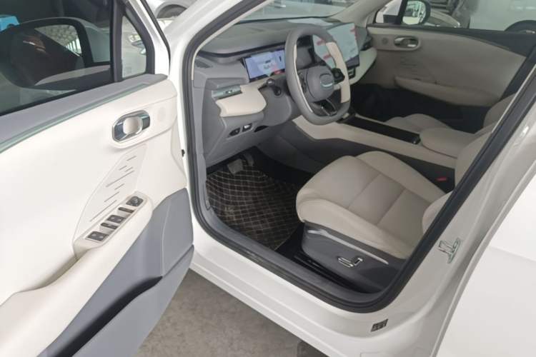 Used Lynk & Co 06 EM-P 2024 EM-P 126 Long-Range Max Driver Seat