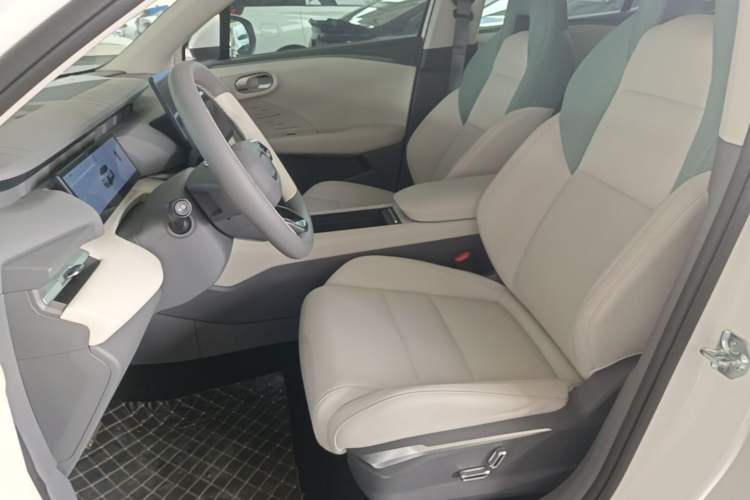 Used Lynk & Co 06 EM-P 2024 EM-P 126 Long-Range Max Left Front Seat