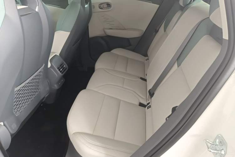 Used Lynk & Co 06 EM-P 2024 EM-P 126 Long-Range Max Left Rear Seat