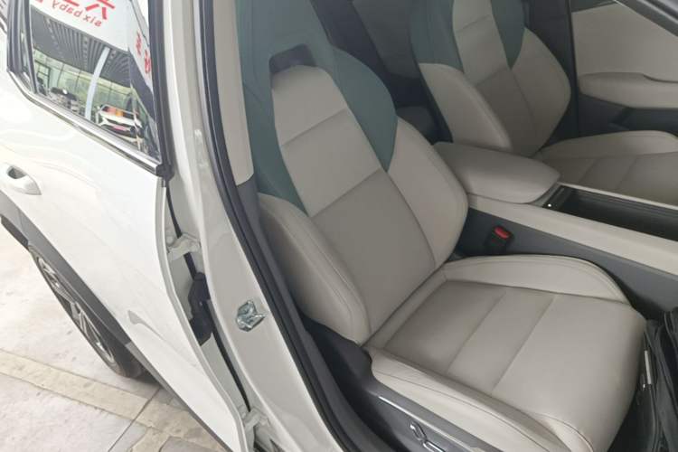 Used Lynk & Co 06 EM-P 2024 EM-P 126 Long-Range Max Right Front Seat