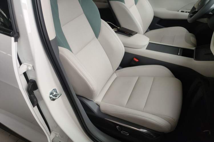 Used Lynk & Co 06 EM-P 2024 EM-P 126 Long-Range Max Right Front Seat