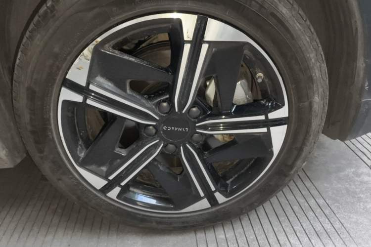 Used Lynk & Co 06 EM-P 2024 EM-P 126 Long-Range Max Right Front Wheel Hub
