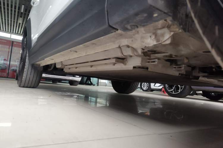 Used Lynk & Co 06 EM-P 2024 EM-P 126 Long-Range Max Right Side Sill