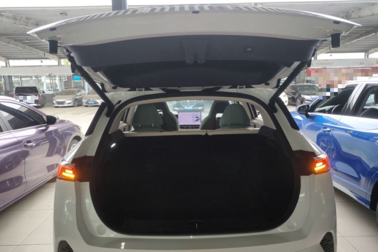 Used Lynk & Co 06 EM-P 2024 EM-P 126 Long-Range Max Trunk