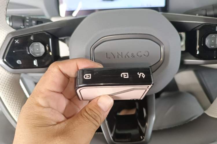 Used Lynk & Co 06 EM-P 2024 EM-P 126 Long-Range Max Vehicle Key