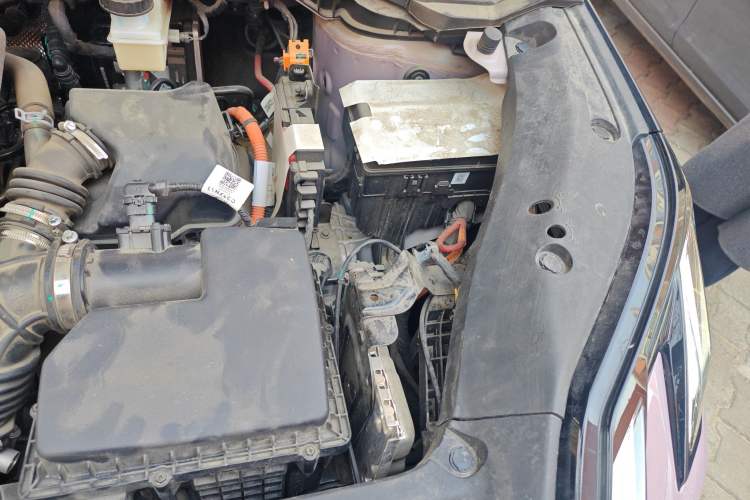 Used Lynk & Co 06 EM-P 2025 EM-P 126 Long-Range Halo Engine Bay Left