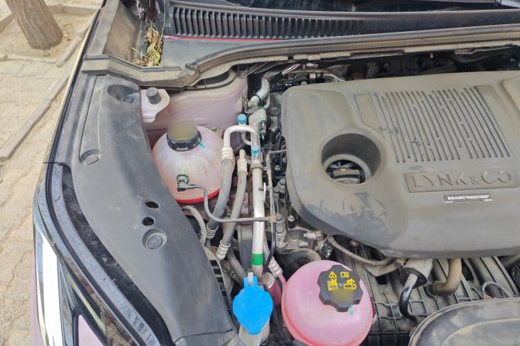 Used Lynk & Co 06 EM-P 2025 EM-P 126 Long-Range Halo Engine Bay Right
