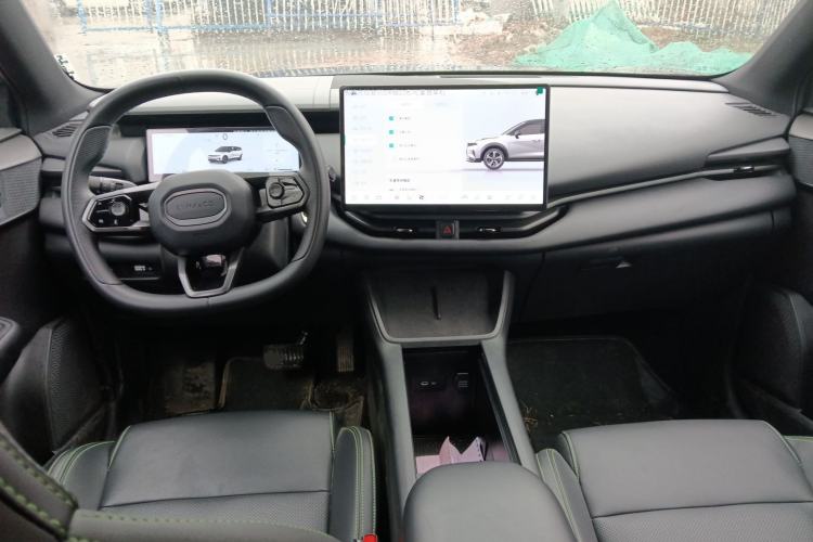 Used Lynk & Co 06 EM-P 2025 EM-P 126 Long-Range Max Center Console