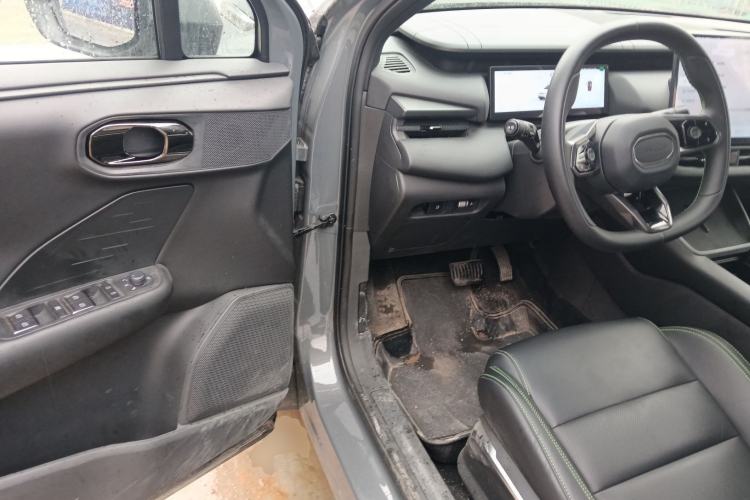 Used Lynk & Co 06 EM-P 2025 EM-P 126 Long-Range Max Driver Seat