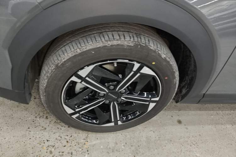 Used Lynk & Co 06 EM-P 2025 EM-P 126 Long-Range Halo Exterior 4