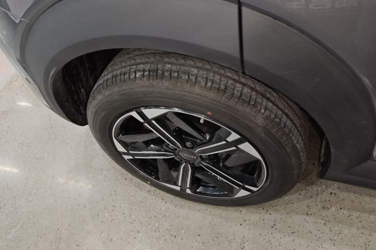 Used Lynk & Co 06 EM-P 2025 EM-P 126 Long-Range Halo Exterior 5